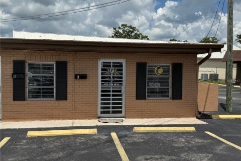 Propiedad comercial en alquiler en Plant City, Florida, 46.45 m2 № 1906112 - foto 1
