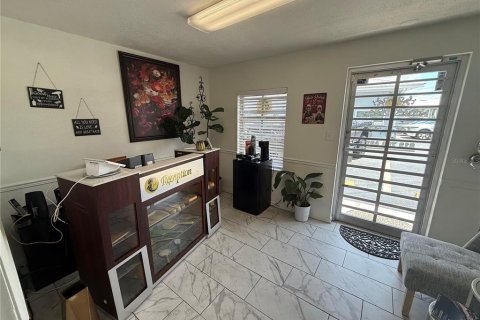 Propiedad comercial en alquiler en Plant City, Florida, 46.45 m2 № 1906112 - foto 2
