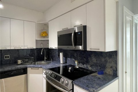 Condominio en venta en Miami Beach, Florida, 2 dormitorios, 95.69 m2 № 1856915 - foto 11
