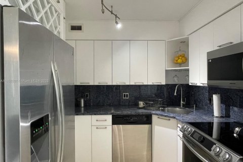 Condominio en venta en Miami Beach, Florida, 2 dormitorios, 95.69 m2 № 1856915 - foto 10