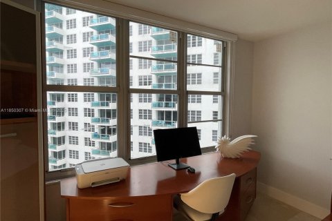 Condominio en venta en Miami Beach, Florida, 2 dormitorios, 95.69 m2 № 1856915 - foto 16