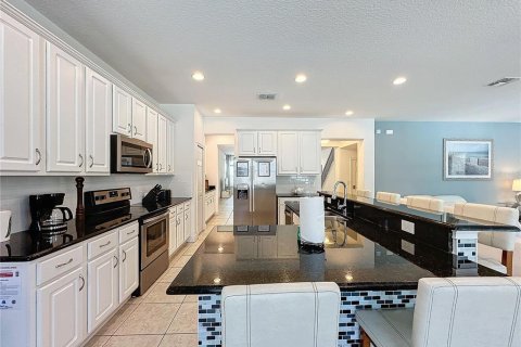 House in Davenport, Florida 6 bedrooms, 336.21 sq.m. № 1394030 - photo 17
