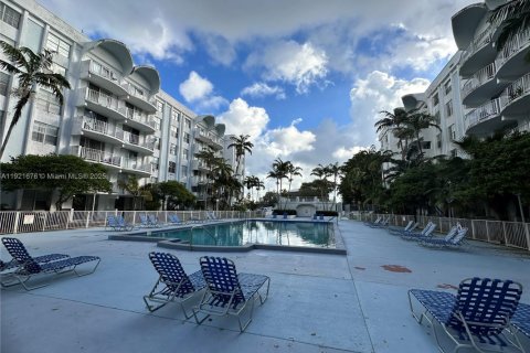 Condominio en alquiler en Miami, Florida, 2 dormitorios, 96.25 m2 № 1975342 - foto 5