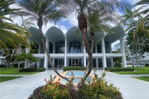 Condominio en alquiler en Miami, Florida, 2 dormitorios, 96.25 m2 № 1975342 - foto 2