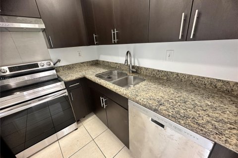 Condominio en alquiler en Miami, Florida, 2 dormitorios, 96.25 m2 № 1975342 - foto 15