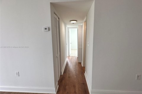 Condominio en alquiler en Miami, Florida, 2 dormitorios, 96.25 m2 № 1975342 - foto 20