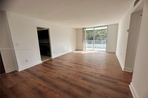 Condominio en alquiler en Miami, Florida, 2 dormitorios, 96.25 m2 № 1975342 - foto 13