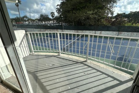 Condominio en alquiler en Miami, Florida, 2 dormitorios, 96.25 m2 № 1975342 - foto 19