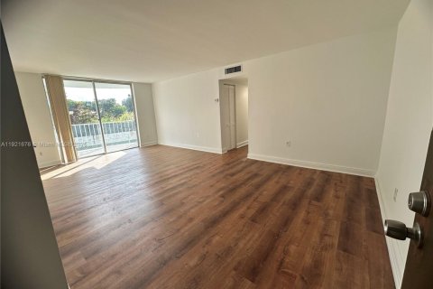 Condominio en alquiler en Miami, Florida, 2 dormitorios, 96.25 m2 № 1975342 - foto 11