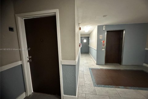 Condominio en alquiler en Miami, Florida, 2 dormitorios, 96.25 m2 № 1975342 - foto 9