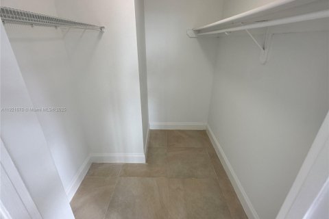 Condominio en alquiler en Miami, Florida, 2 dormitorios, 96.25 m2 № 1975342 - foto 25