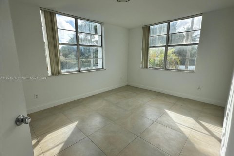 Condominio en alquiler en Miami, Florida, 2 dormitorios, 96.25 m2 № 1975342 - foto 23