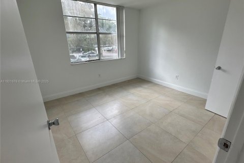 Condominio en alquiler en Miami, Florida, 2 dormitorios, 96.25 m2 № 1975342 - foto 28