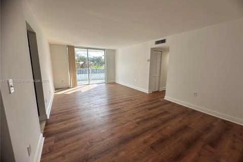Condominio en alquiler en Miami, Florida, 2 dormitorios, 96.25 m2 № 1975342 - foto 12