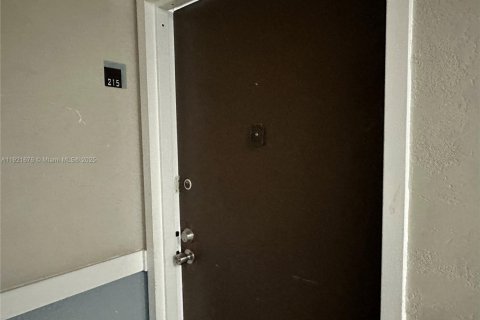 Condominio en alquiler en Miami, Florida, 2 dormitorios, 96.25 m2 № 1975342 - foto 8