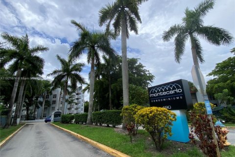 Condominio en alquiler en Miami, Florida, 2 dormitorios, 96.25 m2 № 1975342 - foto 1