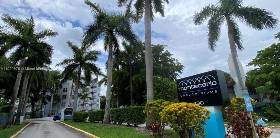 Condominio en Miami, Florida, 2 dormitorios  № 1975342