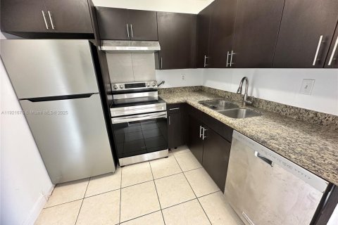 Condominio en alquiler en Miami, Florida, 2 dormitorios, 96.25 m2 № 1975342 - foto 14