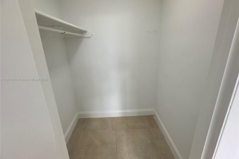 Condominio en alquiler en Miami, Florida, 2 dormitorios, 96.25 m2 № 1975342 - foto 30