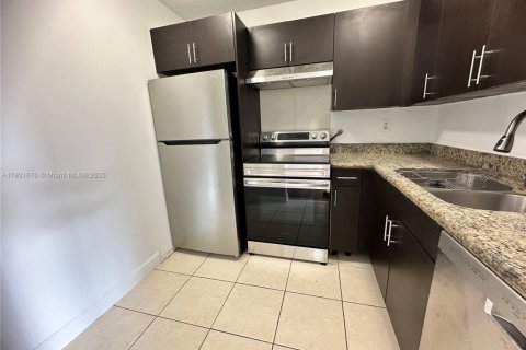 Condominio en alquiler en Miami, Florida, 2 dormitorios, 96.25 m2 № 1975342 - foto 16