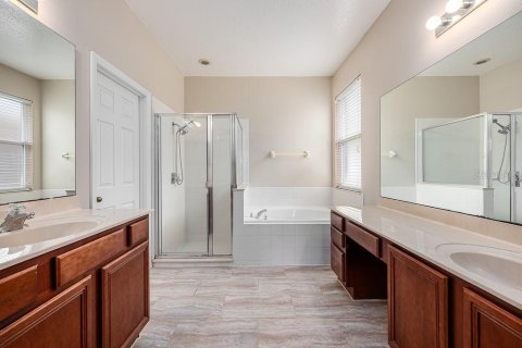 House in Orlando, Florida 4 bedrooms, 227.42 sq.m. № 1720699 - photo 10