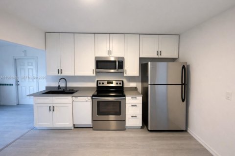 Villa ou maison à vendre à Tamarac, Floride: 2 chambres, 94.48 m2 № 2025503 - photo 3