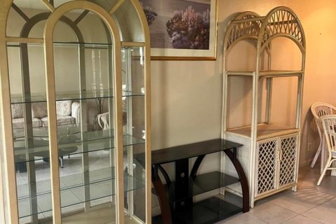 Condo in West Palm Beach, Florida, 1 bedroom  № 2293394
