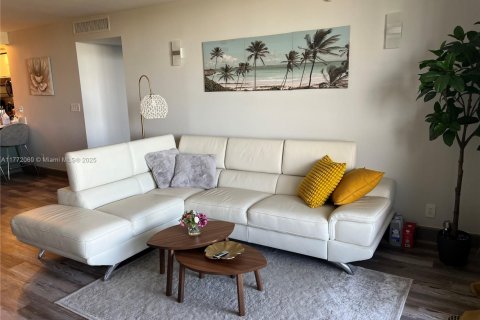 Apartment in Hollywood, Florida 2 bedrooms, 130.06 sq.m. № 2068218 - photo 4