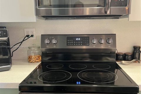 Apartment in Hollywood, Florida 2 bedrooms, 130.06 sq.m. № 2068218 - photo 14