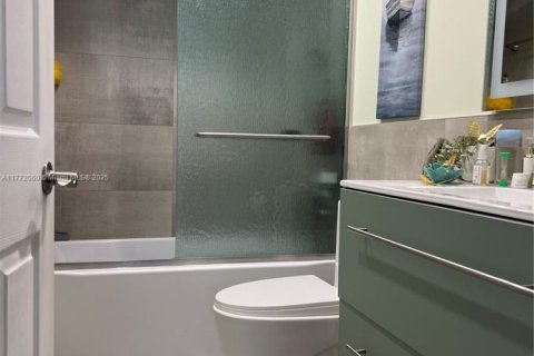 Apartment in Hollywood, Florida 2 bedrooms, 130.06 sq.m. № 2068218 - photo 11