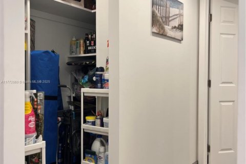 Apartment in Hollywood, Florida 2 bedrooms, 130.06 sq.m. № 2068218 - photo 20