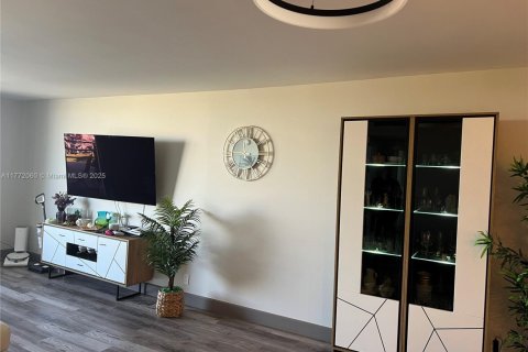 Apartment in Hollywood, Florida 2 bedrooms, 130.06 sq.m. № 2068218 - photo 2