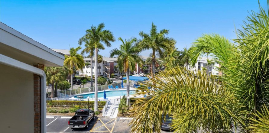 Condo in Hallandale Beach, Florida, 1 bedroom № 1225902