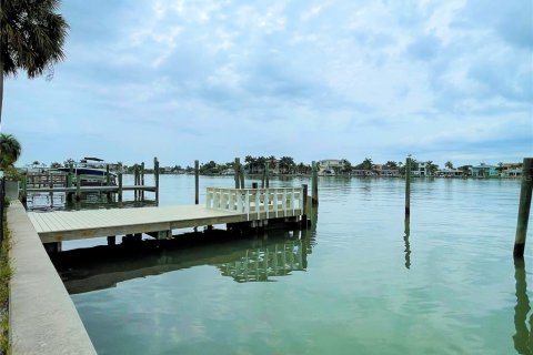Villa ou maison à louer à North Redington Beach, Floride: 2 chambres, 109.25 m2 № 2145127 - photo 2