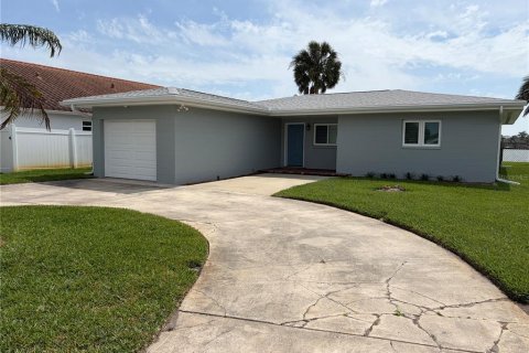 Villa ou maison à North Redington Beach, Floride 2 chambres, 109.25 m2 № 2145127
