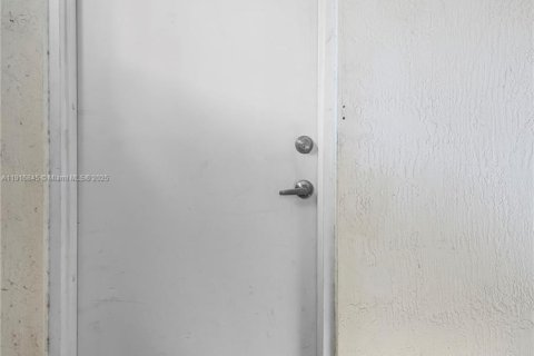 Condominio en alquiler en Miami, Florida, 2 dormitorios, 115.2 m2 № 2054201 - foto 10