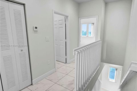 Condominio en alquiler en Miami, Florida, 2 dormitorios, 115.2 m2 № 2054201 - foto 25