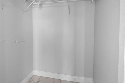 Condominio en alquiler en Miami, Florida, 2 dormitorios, 115.2 m2 № 2054201 - foto 24