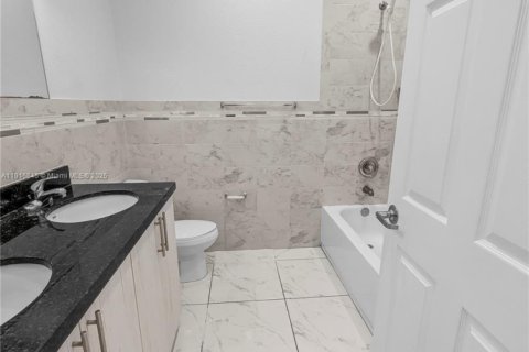 Condominio en alquiler en Miami, Florida, 2 dormitorios, 115.2 m2 № 2054201 - foto 23
