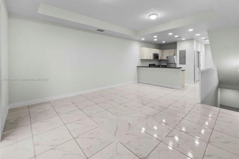 Condominio en Miami, Florida, 2 dormitorios  № 2054201