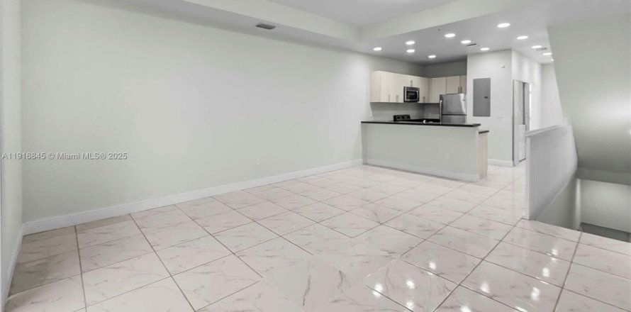 Condominio en Miami, Florida, 2 dormitorios  № 2054201