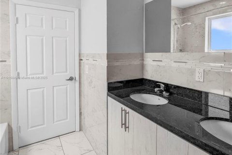 Condominio en alquiler en Miami, Florida, 2 dormitorios, 115.2 m2 № 2054201 - foto 15