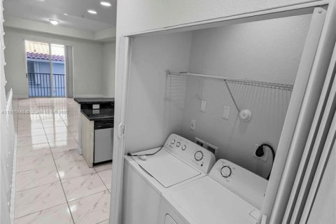 Condominio en alquiler en Miami, Florida, 2 dormitorios, 115.2 m2 № 2054201 - foto 17