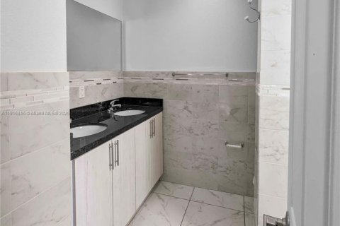 Condominio en alquiler en Miami, Florida, 2 dormitorios, 115.2 m2 № 2054201 - foto 16