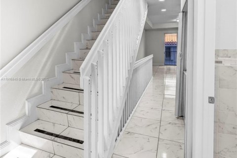 Condominio en alquiler en Miami, Florida, 2 dormitorios, 115.2 m2 № 2054201 - foto 18