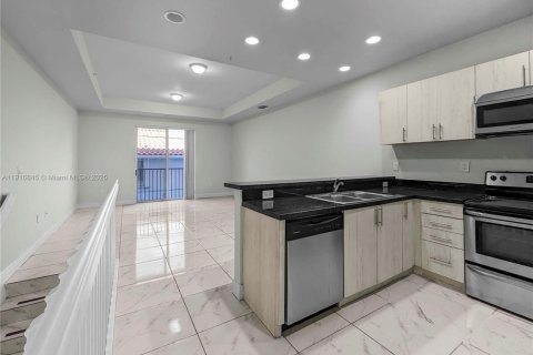Condominio en alquiler en Miami, Florida, 2 dormitorios, 115.2 m2 № 2054201 - foto 2