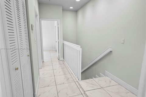 Condominio en alquiler en Miami, Florida, 2 dormitorios, 115.2 m2 № 2054201 - foto 19