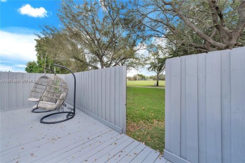 Townhouse in Miami, Florida 3 bedrooms, 103.12 sq.m. № 2032144 - photo 14