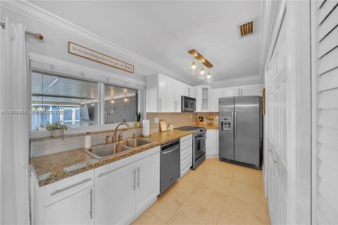 Townhouse in Miami, Florida 3 bedrooms, 103.12 sq.m. № 2032144 - photo 2