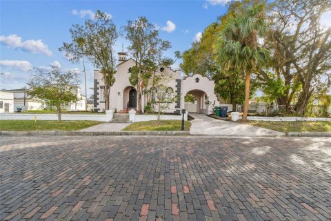 Villa ou maison à Tampa, Floride 5 chambres, 290.69 m2 № 2109465